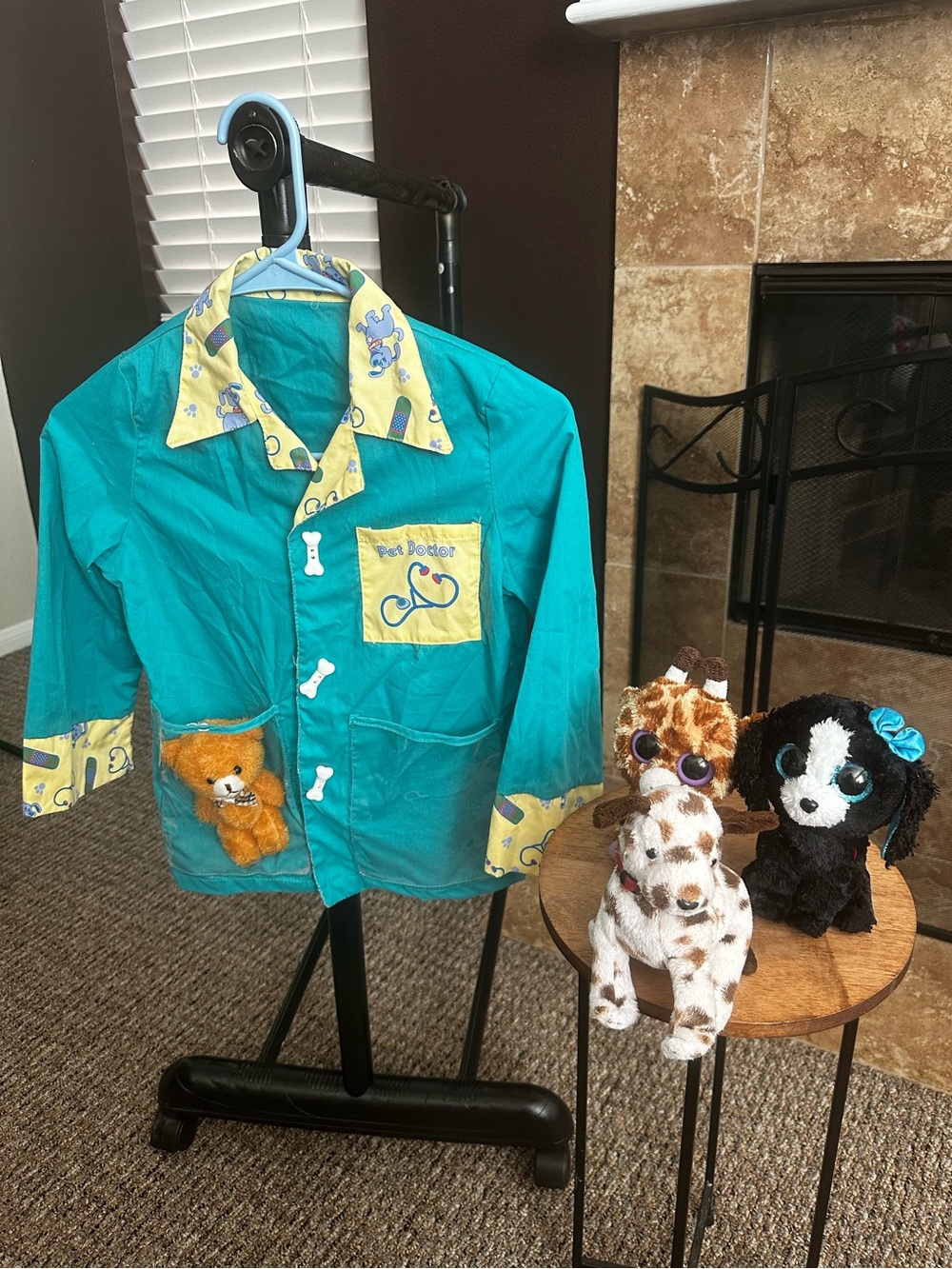 2003 Vintage Toys R Us Imaginarium Veterinarian Doctor Dress Up Bundle.